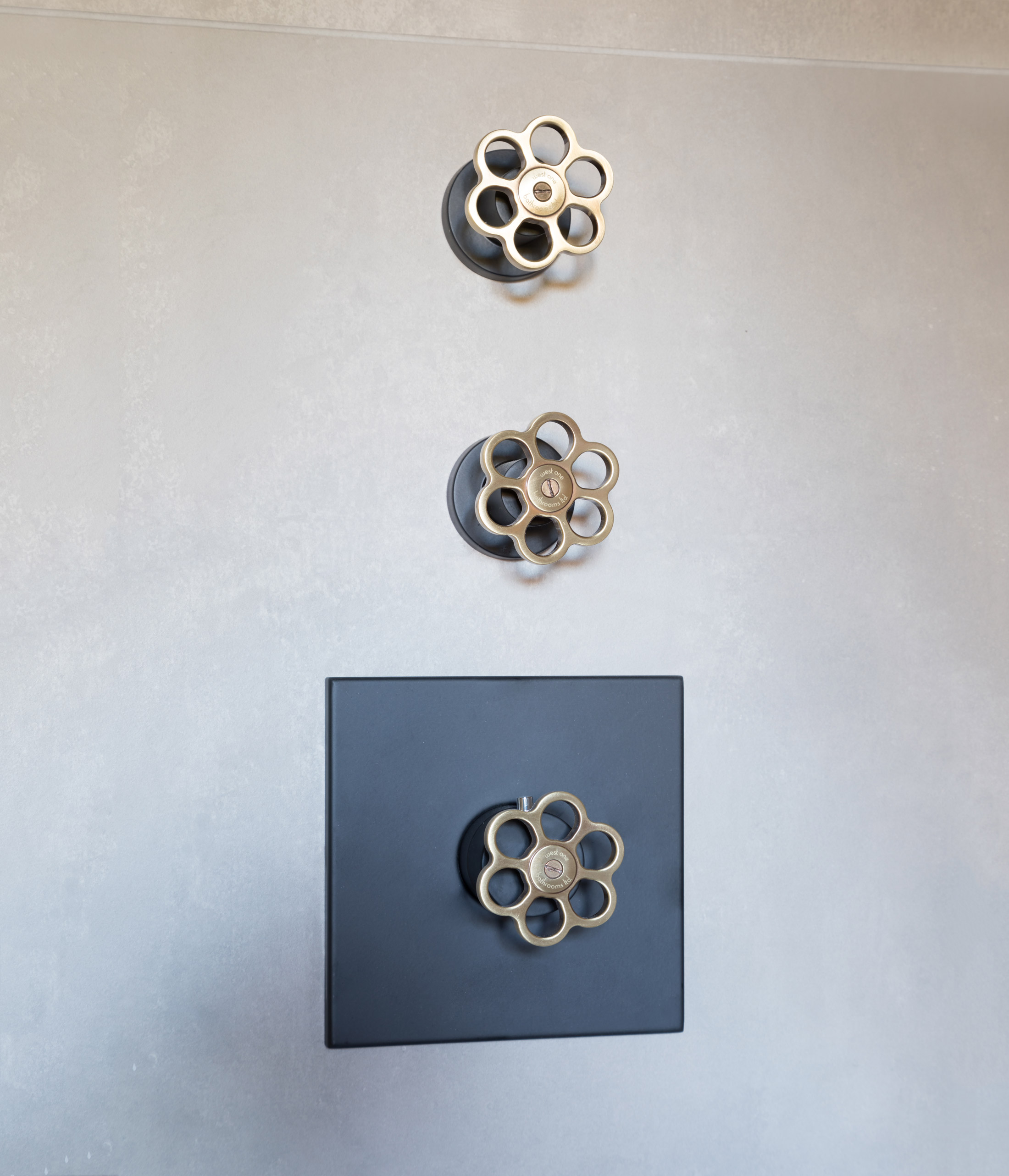 5th Avenue Shower Controls