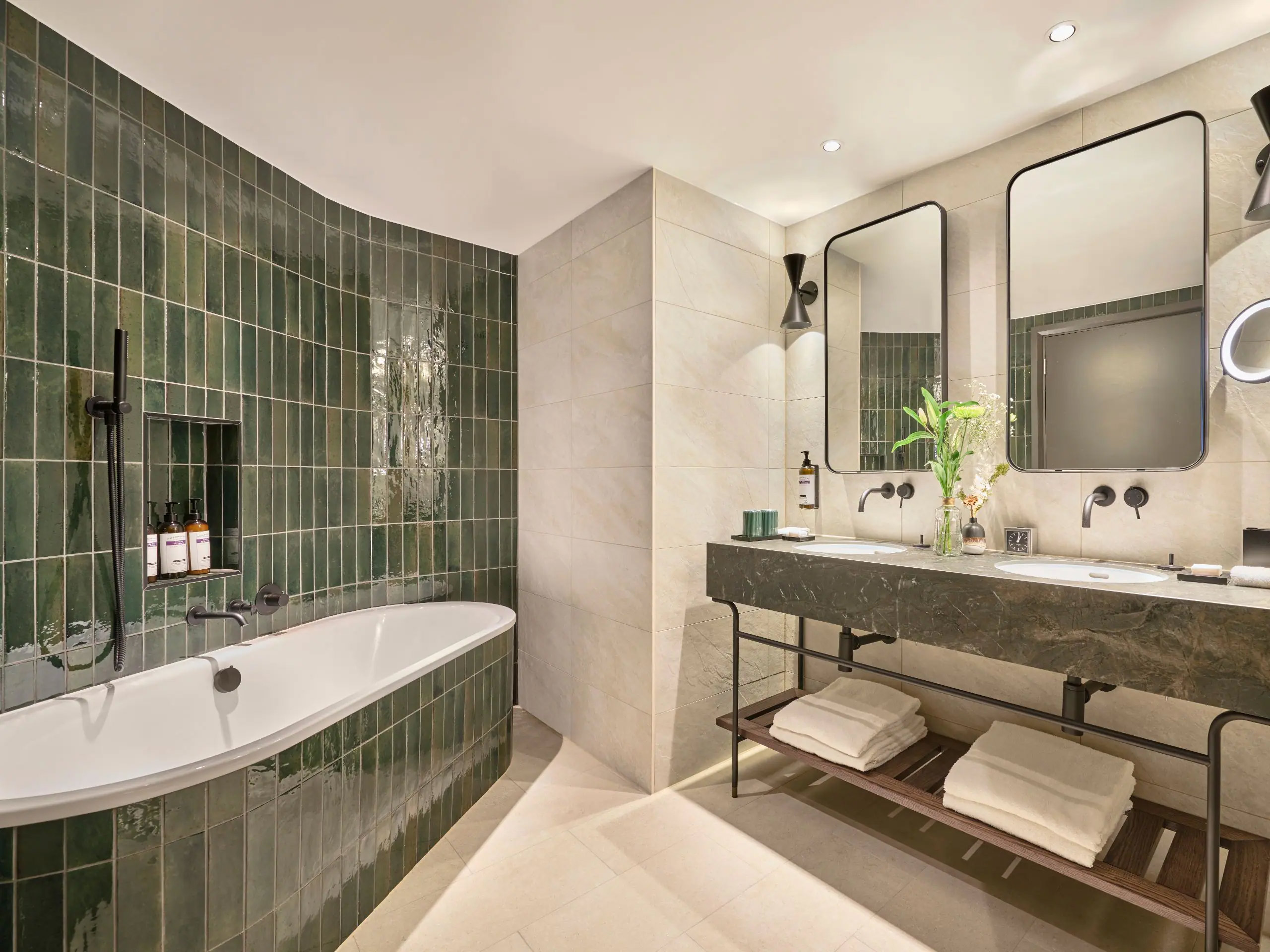 LONRB P0294 Presidential Suite Bathroom