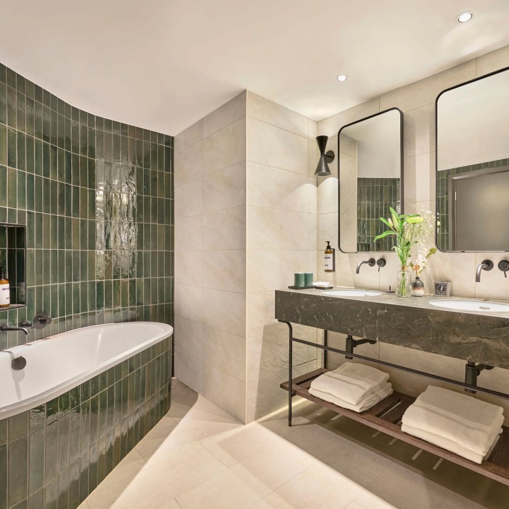 WOBLONRB P0294 Presidential Suite Bathroom.4×3