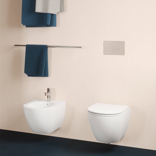 comoda Matt White Wall Hung WC and Bidet